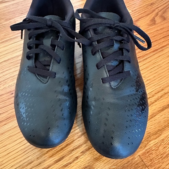 Youth Adidas Predator Soccer Cleats size 3.5 - Picture 2 of 6